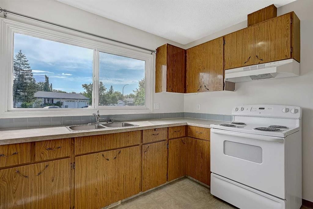 11448 97 Street, Grande Prairie, AB - Indoor Photo Showing Kitchen With Double Sink