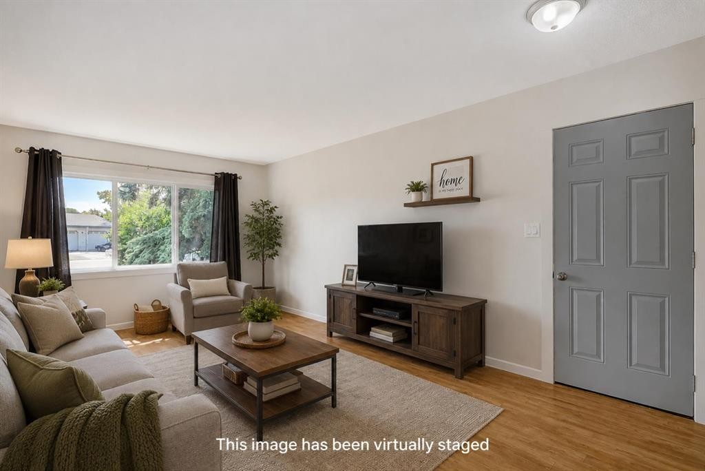 11448 97 Street, Grande Prairie, AB - Indoor Photo Showing Living Room