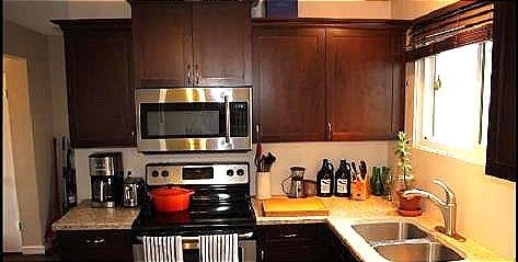 9523 89 Avenue, Peace River, AB - Indoor Photo Showing Kitchen With Double Sink