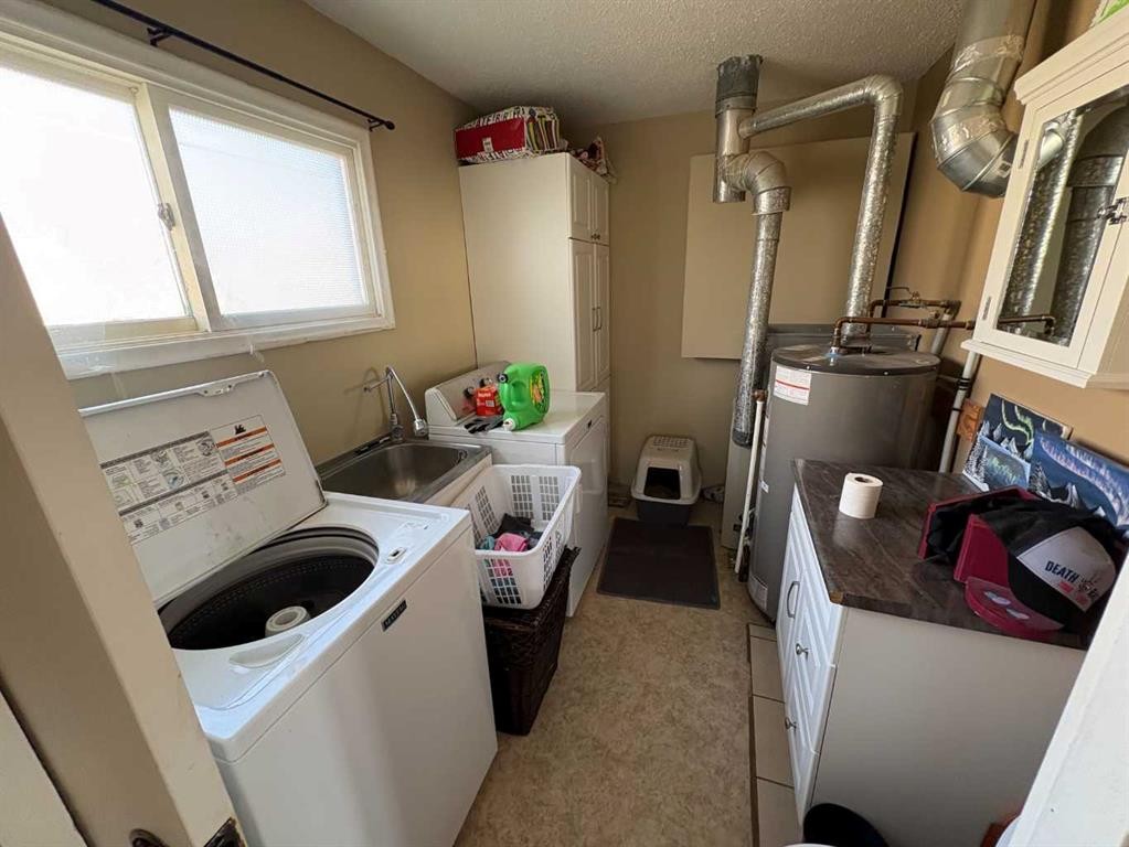 4715 47 Avenue, Grimshaw, AB - Indoor Photo Showing Laundry Room
