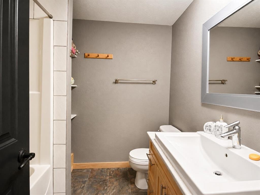 14-71332 Range Road 262, Ridgevalley, AB - Indoor Photo Showing Bathroom
