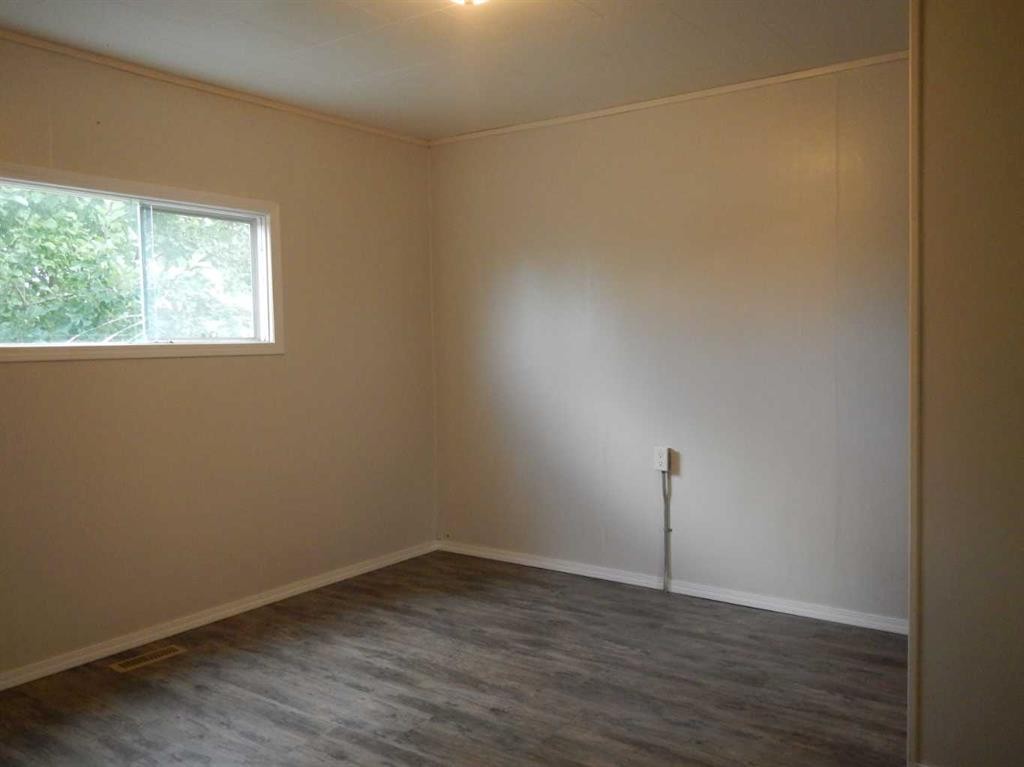 10829 106 Avenue, Fairview, AB - Indoor Photo Showing Other Room