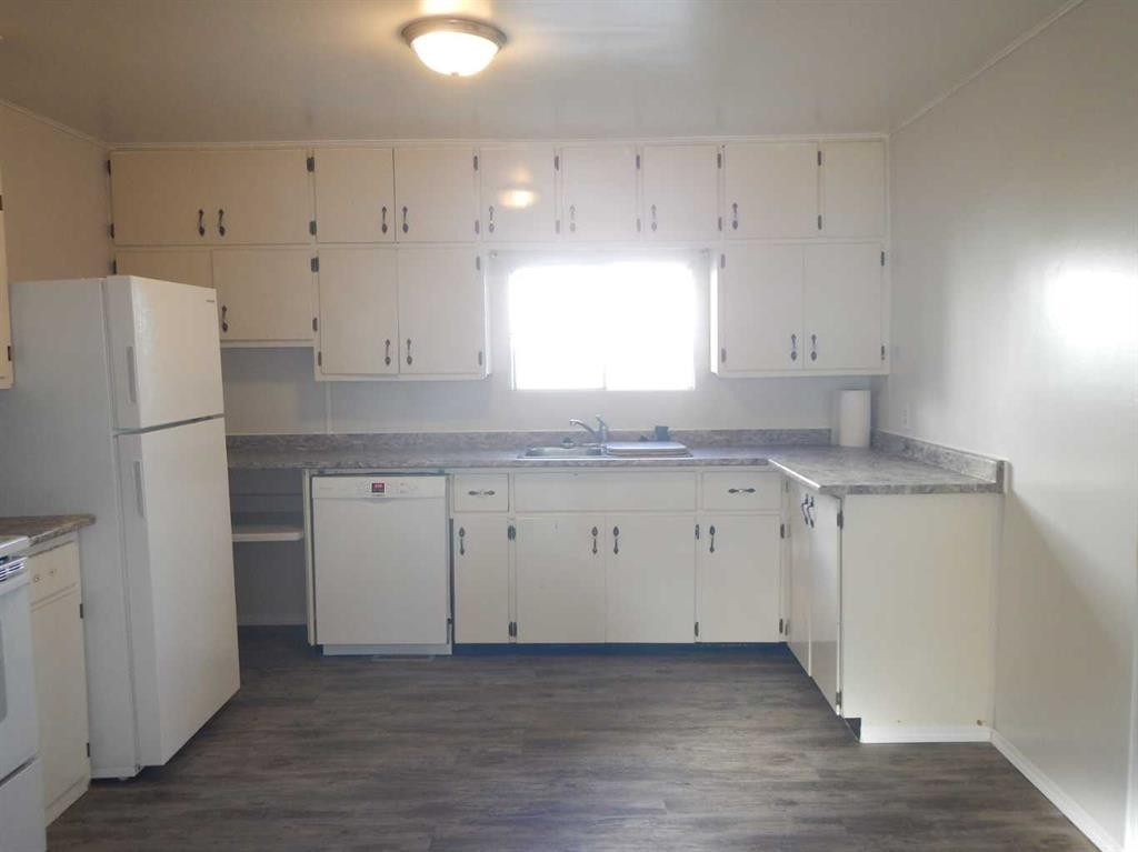 10829 106 Avenue, Fairview, AB - Indoor Photo Showing Kitchen