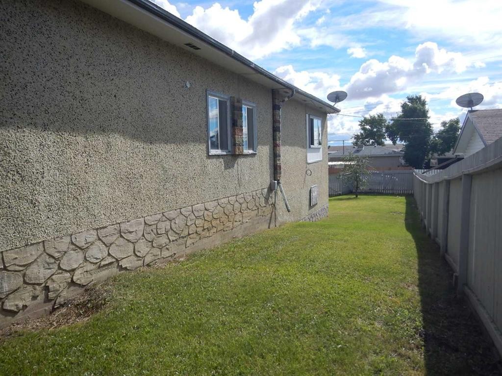 10829 106 Avenue, Fairview, AB - Outdoor