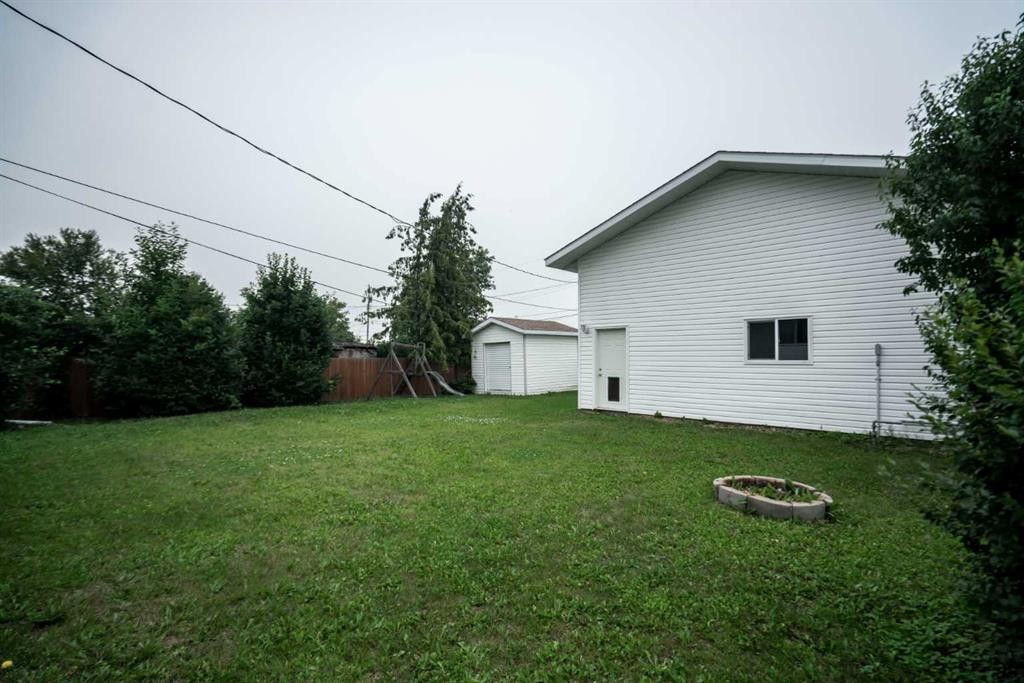 4904 52 St, Grimshaw, AB - Outdoor