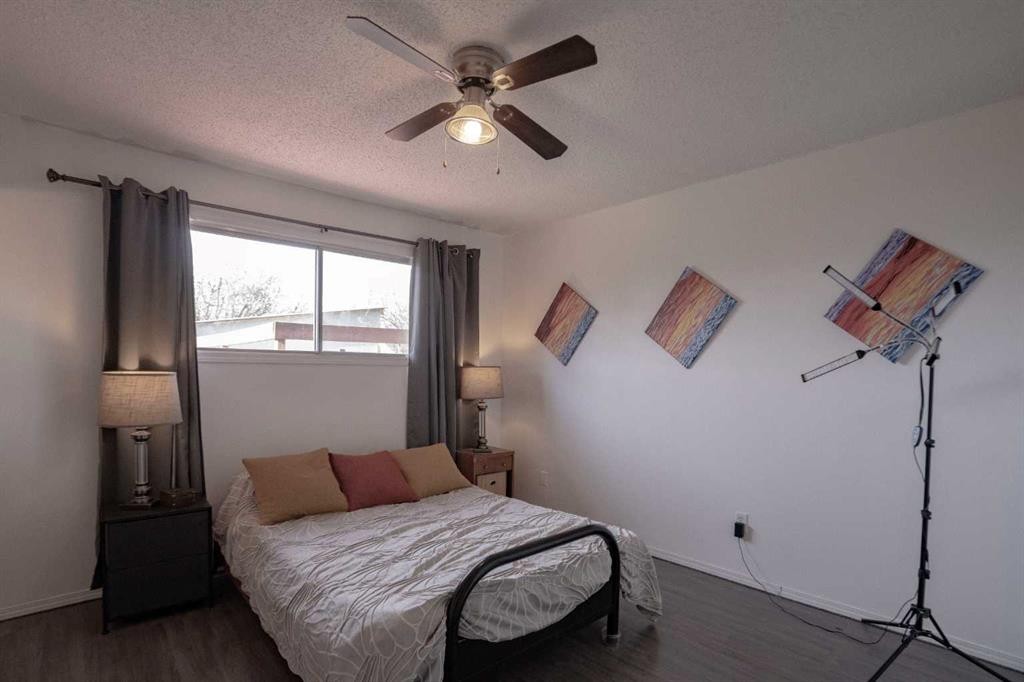5210 54A Ave, Berwyn, AB - Indoor Photo Showing Bedroom