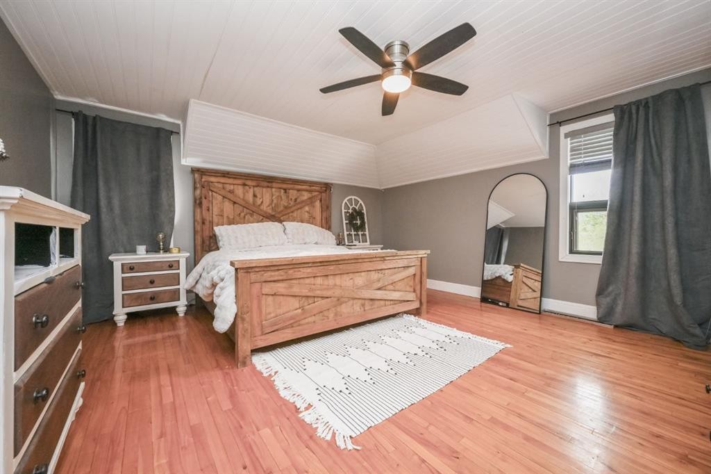 31050 43 Highway, Bezanson, AB - Indoor Photo Showing Bedroom