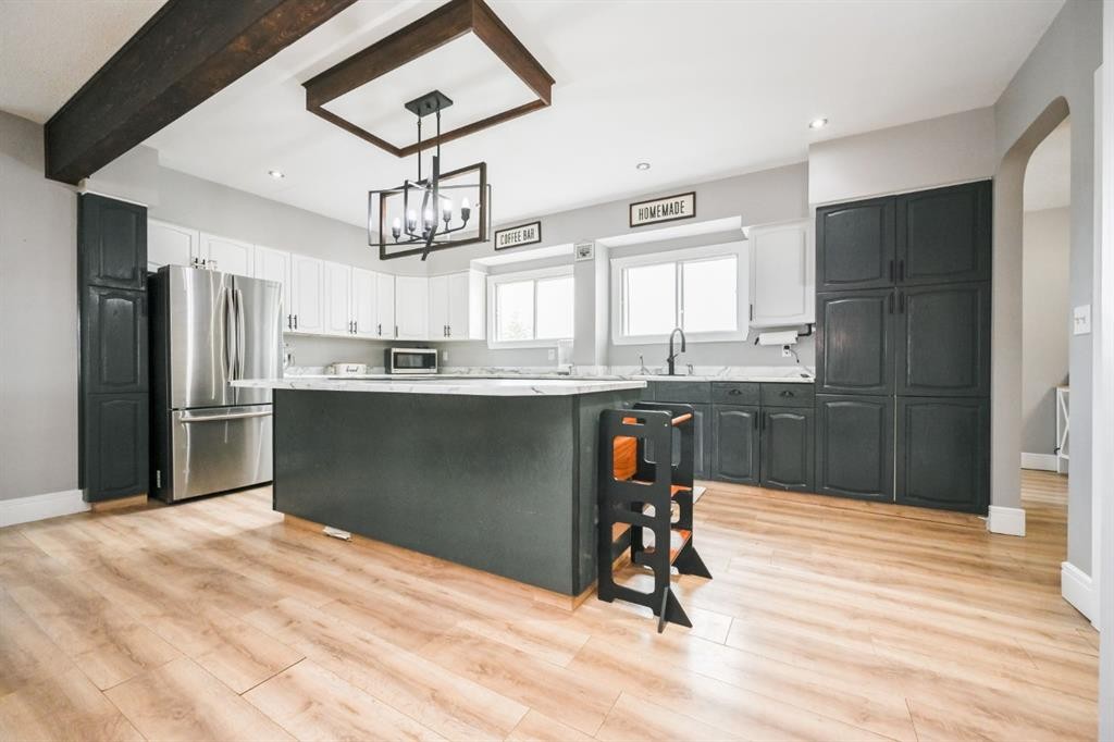 31050 43 Highway, Bezanson, AB - Indoor Photo Showing Kitchen With Upgraded Kitchen