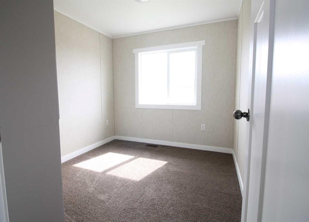 32 Deerglen, High Level, AB - Indoor Photo Showing Other Room