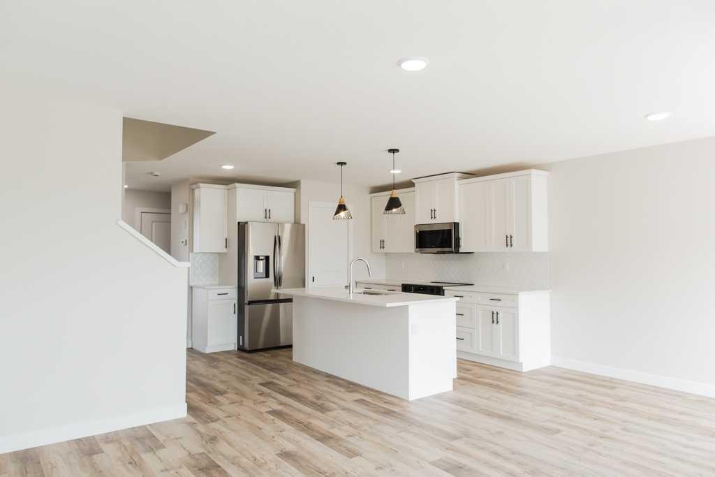9522 114 Avenue, Clairmont, AB - Indoor Photo Showing Kitchen With Stainless Steel Kitchen With Upgraded Kitchen
