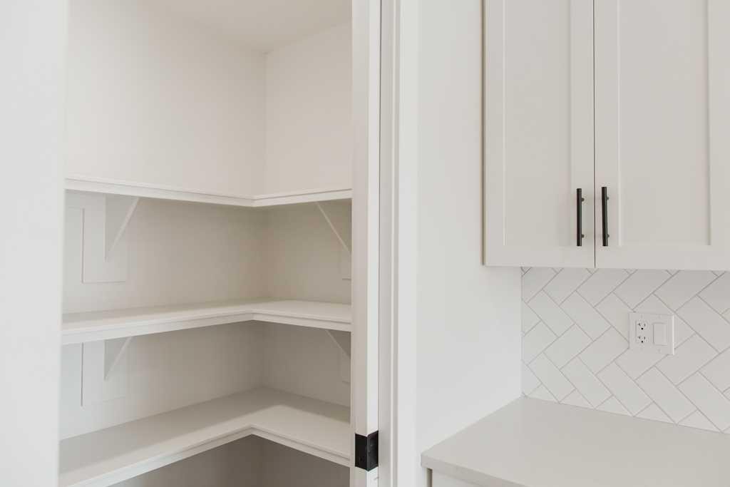 9522 114 Avenue, Clairmont, AB - Indoor With Storage