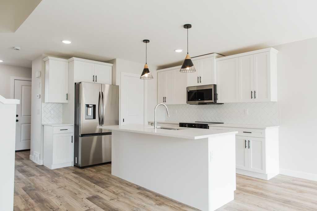 9522 114 Avenue, Clairmont, AB - Indoor Photo Showing Kitchen With Stainless Steel Kitchen With Upgraded Kitchen