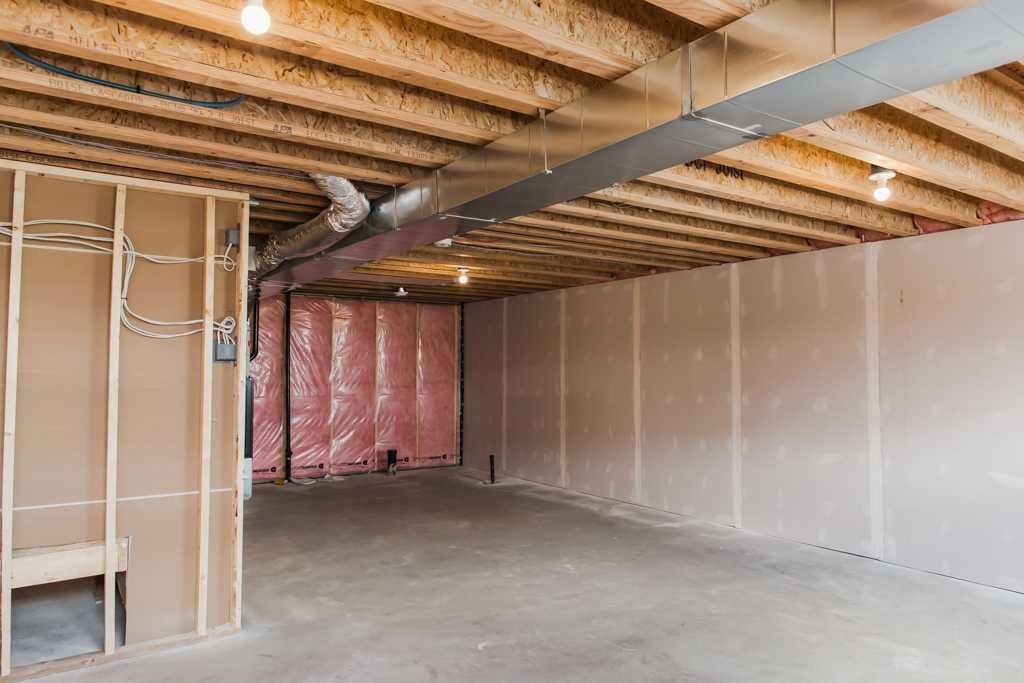 9522 114 Avenue, Clairmont, AB - Indoor Photo Showing Basement