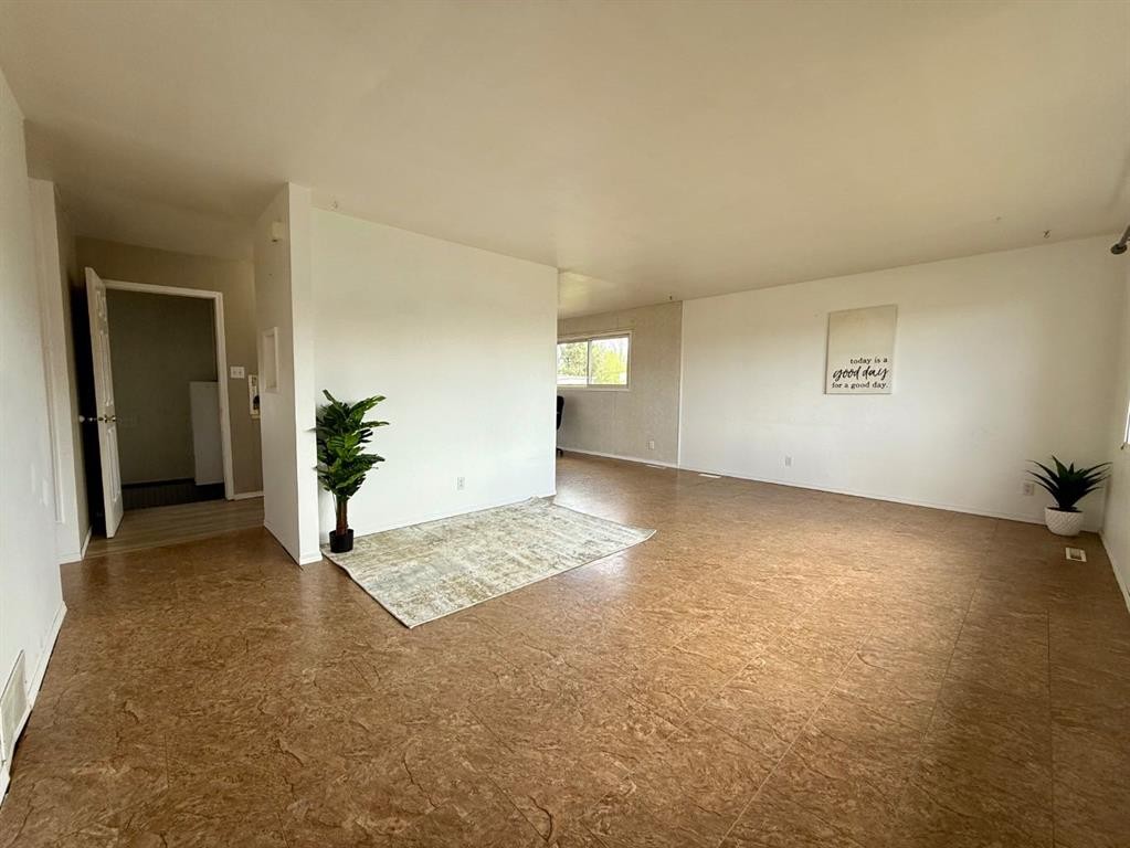 4643 52 Street, Rycroft, AB - Indoor Photo Showing Other Room