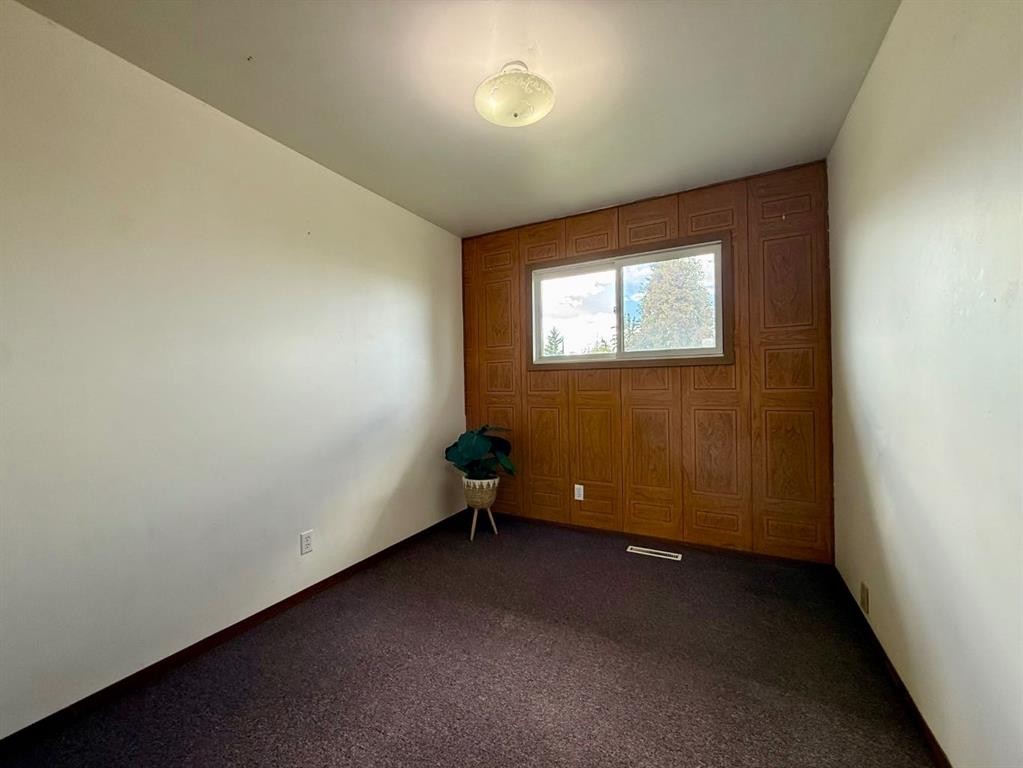 4643 52 Street, Rycroft, AB - Indoor Photo Showing Other Room