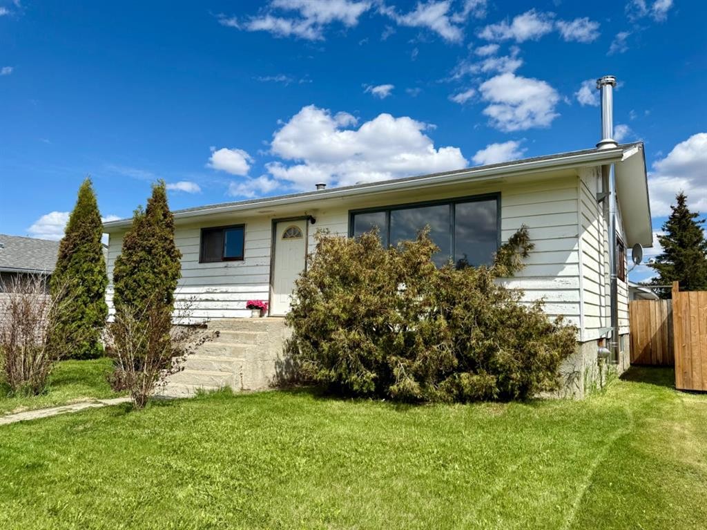 4643 52 Street, Rycroft, AB - Outdoor