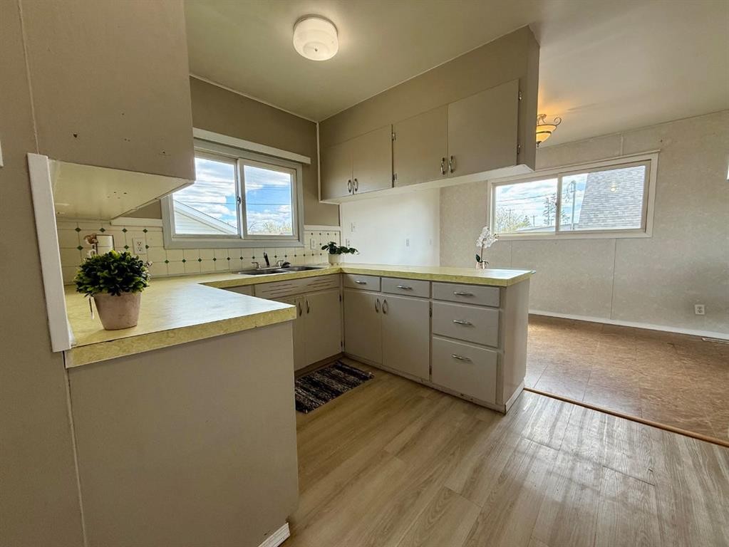 4643 52 Street, Rycroft, AB - Indoor Photo Showing Kitchen