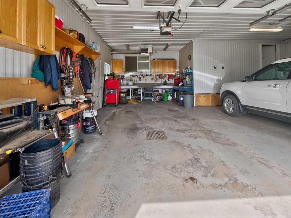 10202 Homestead Way, La Crete, AB - Indoor Photo Showing Garage