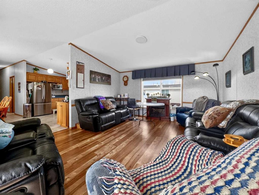 10202 Homestead Way, La Crete, AB - Indoor Photo Showing Living Room