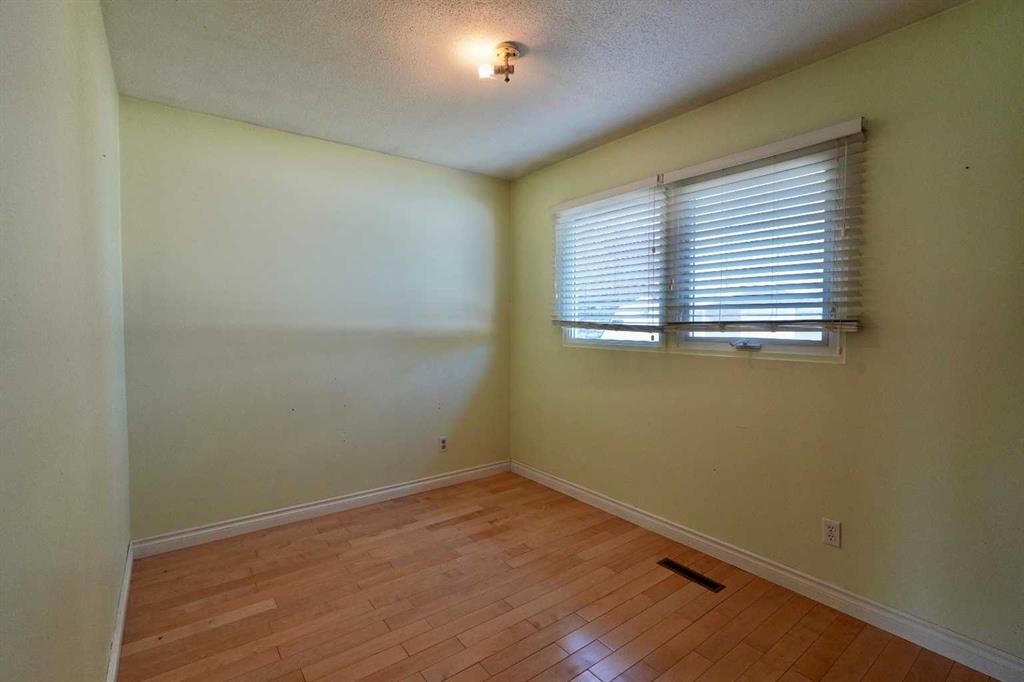 9618 80 Avenue, Peace River, AB - Indoor Photo Showing Other Room