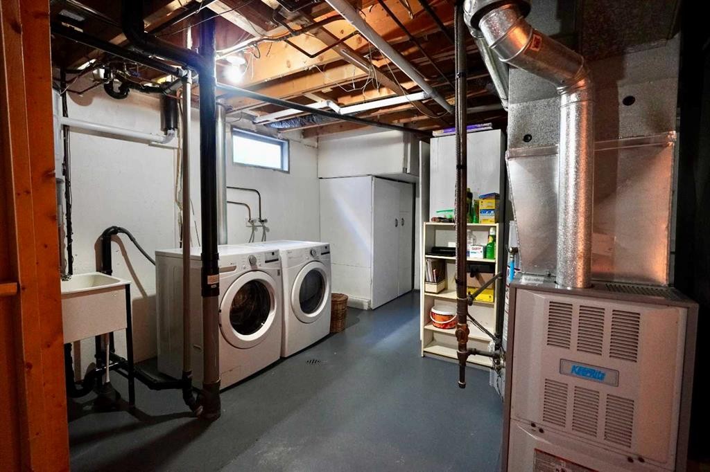9618 80 Avenue, Peace River, AB - Indoor Photo Showing Laundry Room