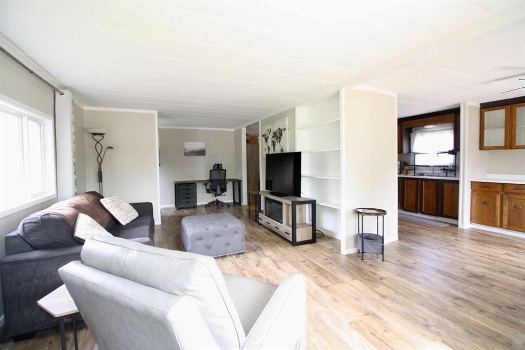 10306 101 Avenue, High Level, AB - Indoor Photo Showing Living Room