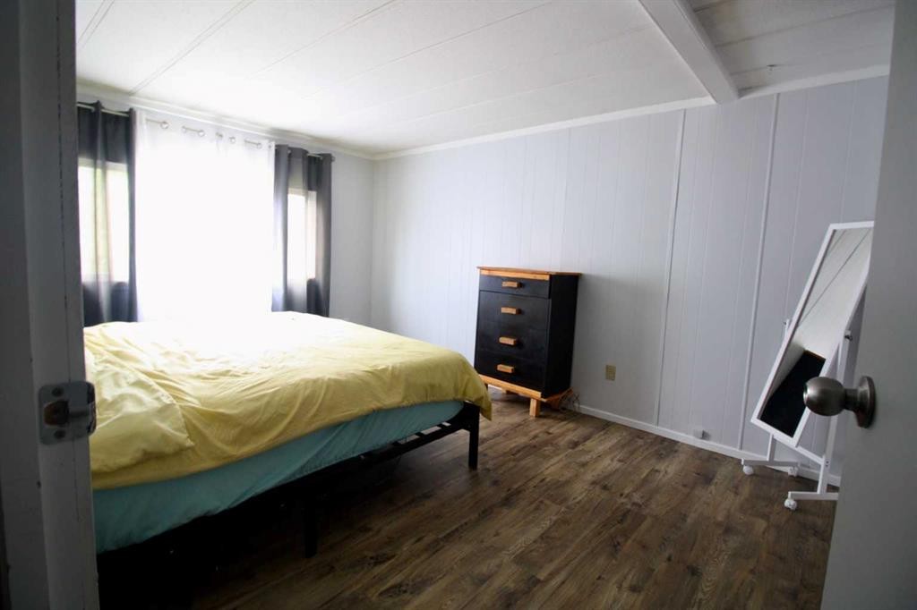 10306 101 Avenue, High Level, AB - Indoor Photo Showing Bedroom