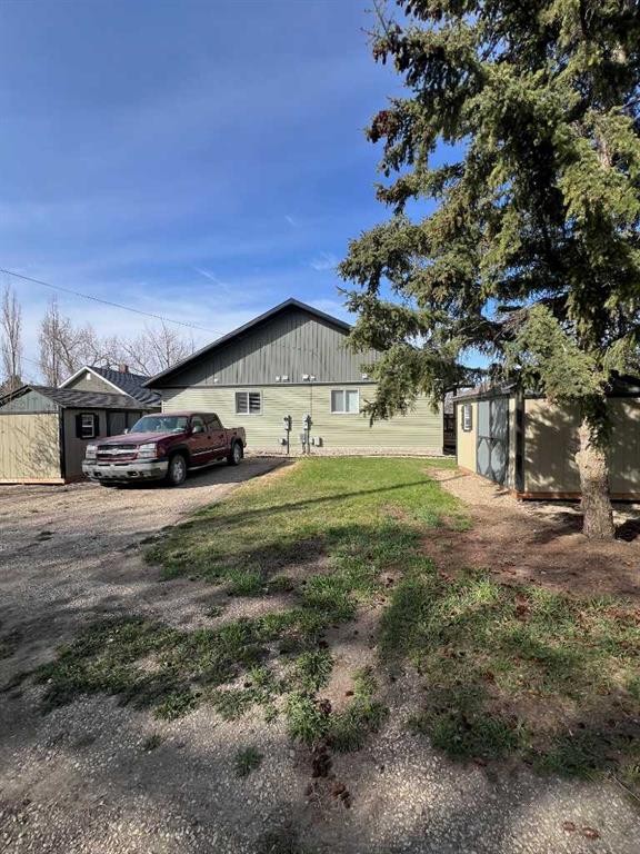 826 3Rd Avenue, Beaverlodge, AB - Outdoor