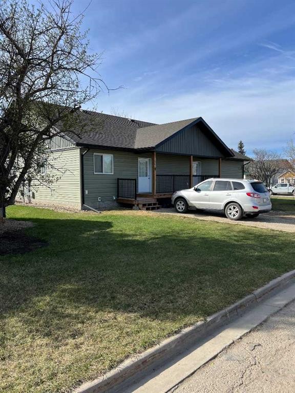 826 3Rd Avenue, Beaverlodge, AB - Outdoor