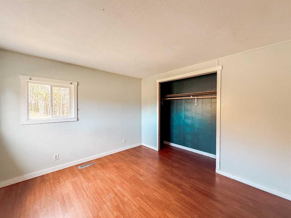 30010B 765 Township, Peoria, AB - Indoor Photo Showing Other Room
