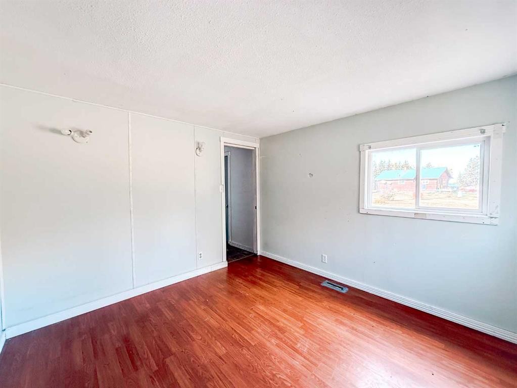 30010B 765 Township, Peoria, AB - Indoor Photo Showing Other Room