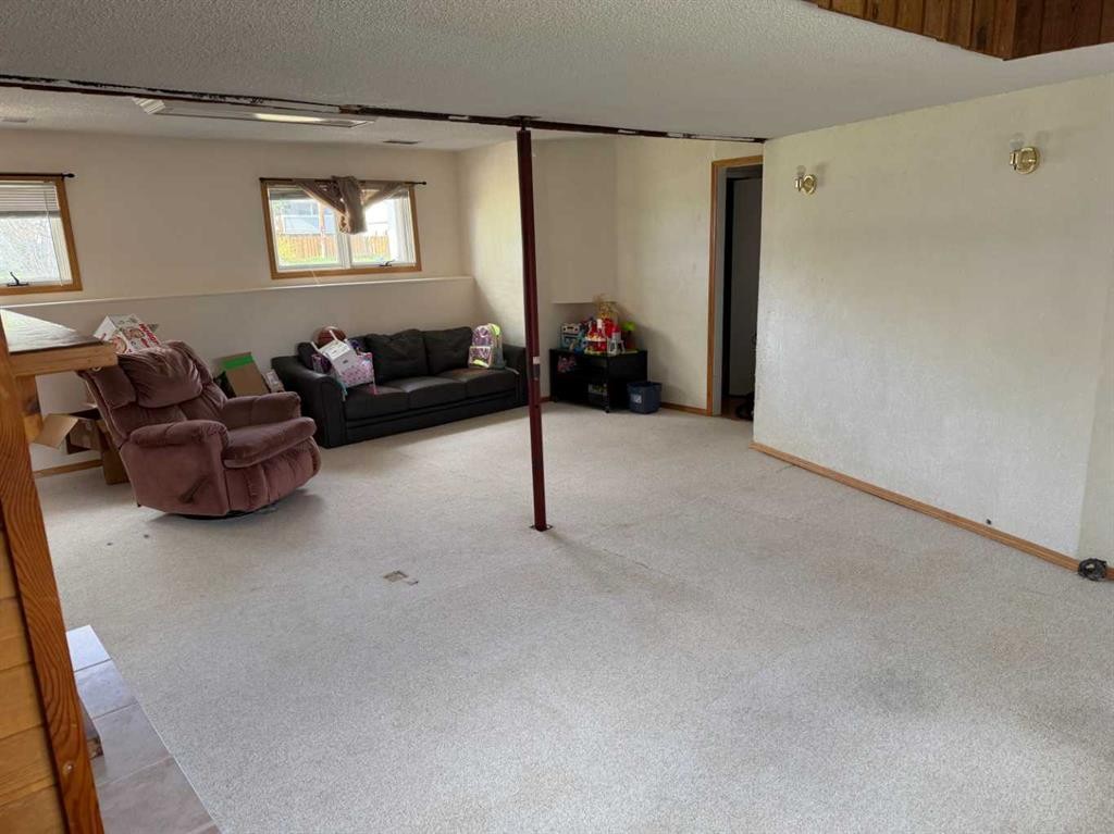 5311 50 Avenue, Grimshaw, AB - Indoor