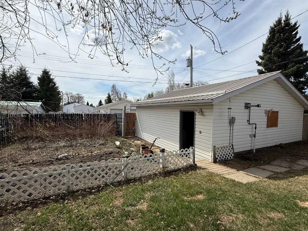 5311 50 Avenue, Grimshaw, AB - Outdoor