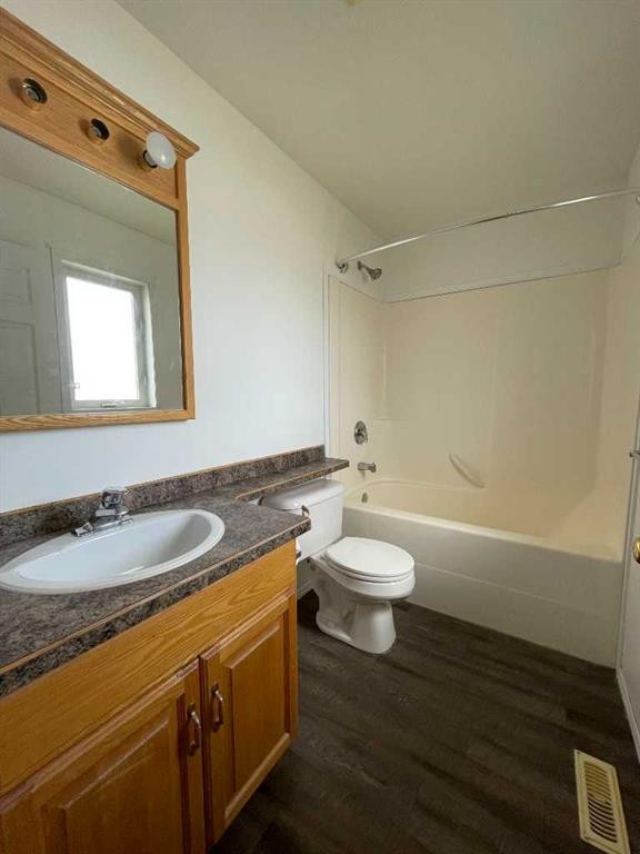 12 Bison Crescent, High Level, AB - Indoor Photo Showing Bathroom