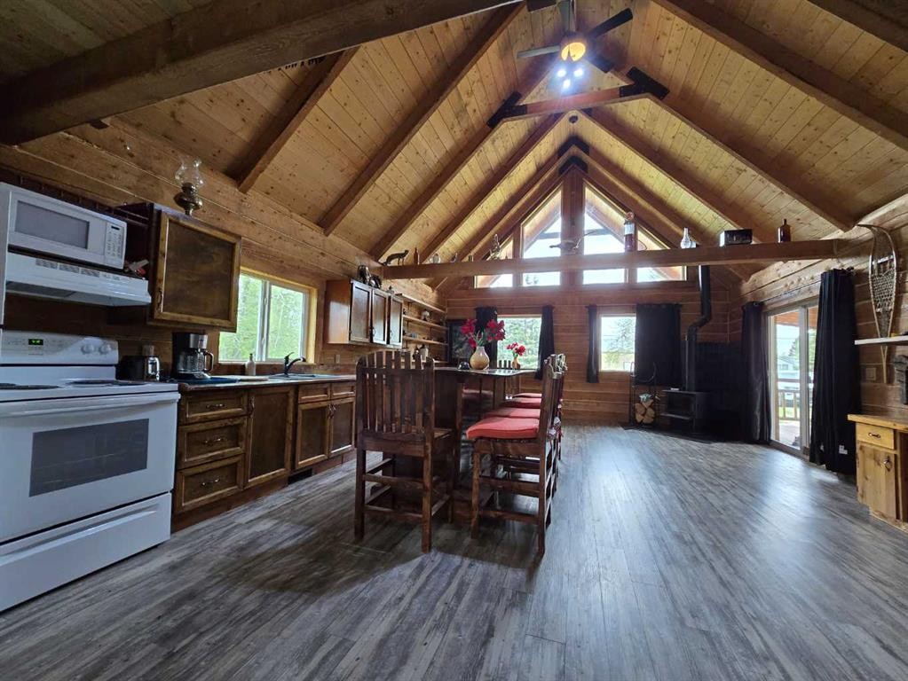 5017 50 Avenue, Berwyn, AB - Indoor Photo Showing Kitchen