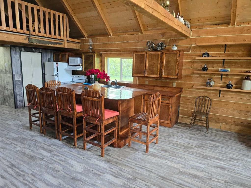 5017 50 Avenue, Berwyn, AB - Indoor Photo Showing Dining Room