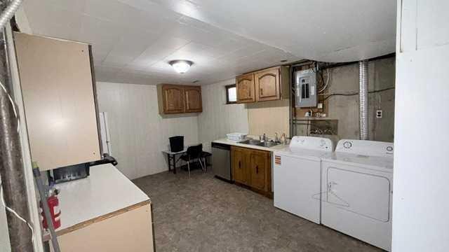 4804 47 Avenue, Grimshaw, AB - Indoor Photo Showing Laundry Room