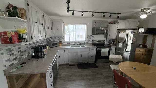 4804 47 Avenue, Grimshaw, AB - Indoor Photo Showing Kitchen
