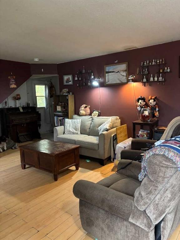 70009 Range Road 75, Grovedale, AB - Indoor Photo Showing Living Room