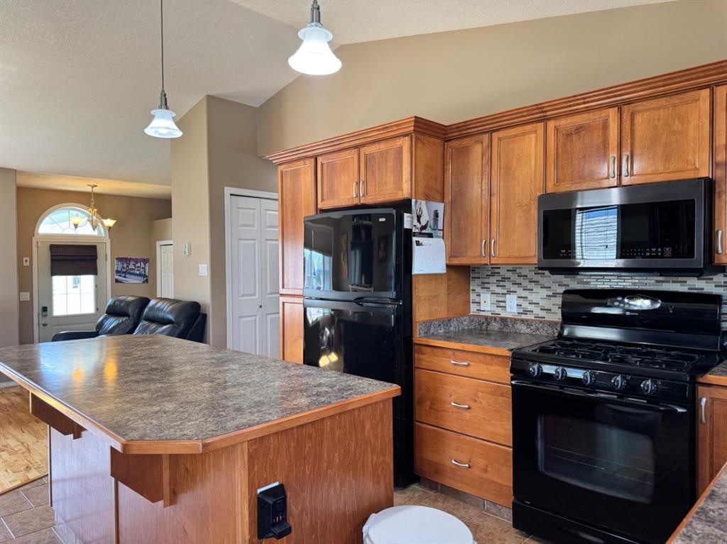 11345 110 Avenue Crescent, Fairview, AB - Indoor Photo Showing Kitchen