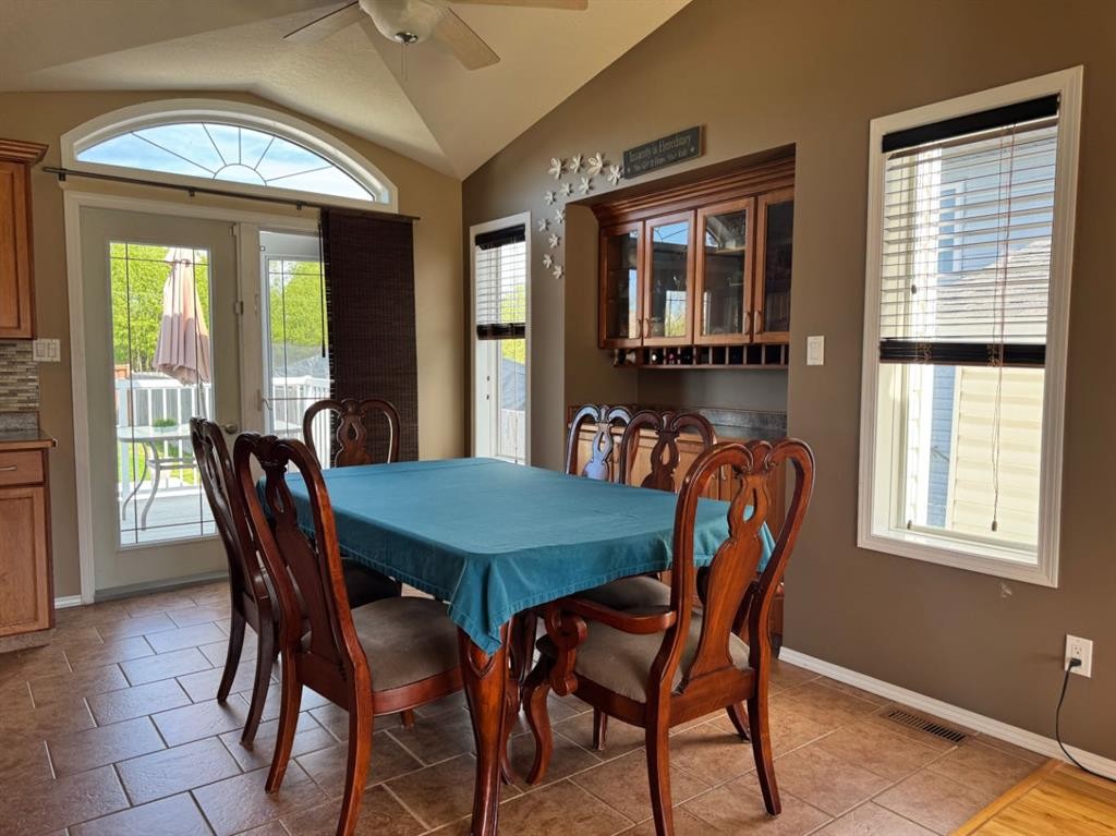 11345 110 Avenue Crescent, Fairview, AB - Indoor Photo Showing Dining Room