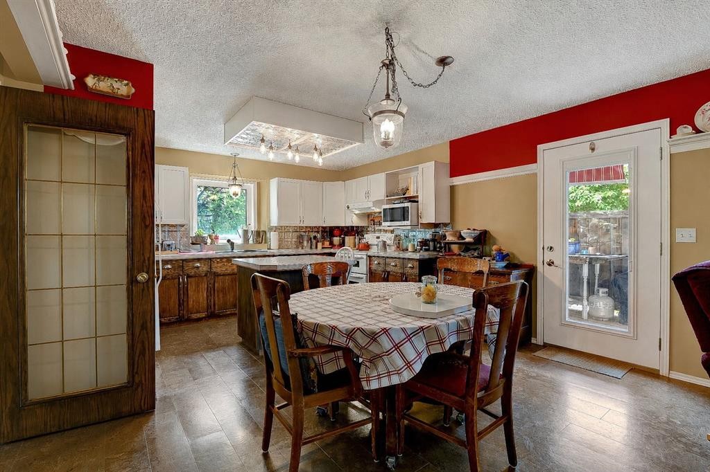 8002 103 Street, Grande Prairie, AB - Indoor Photo Showing Dining Room