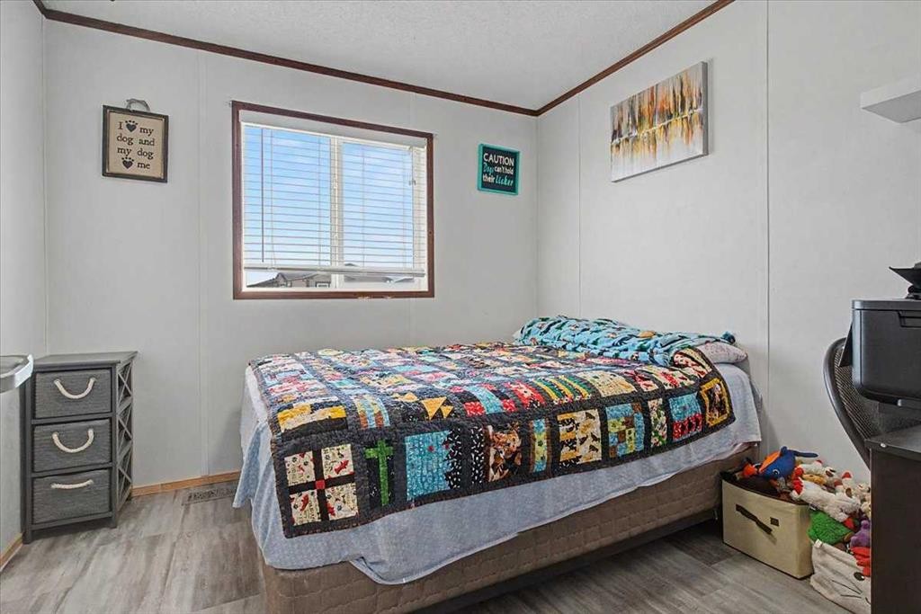 9530 112 Avenue, Clairmont, AB - Indoor Photo Showing Bedroom