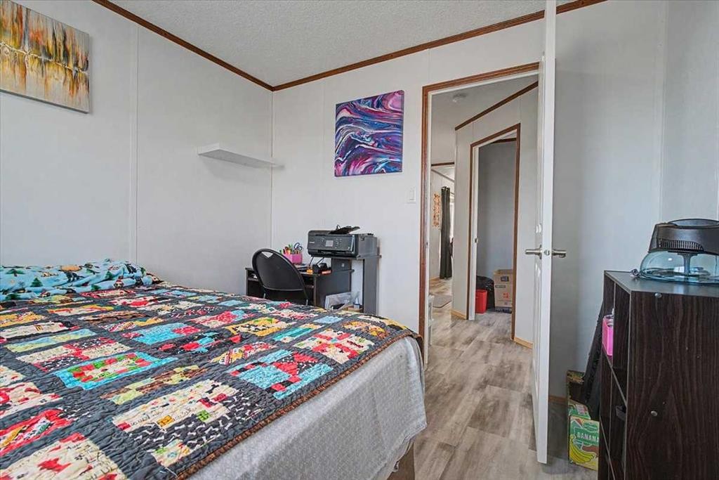9530 112 Avenue, Clairmont, AB - Indoor Photo Showing Bedroom