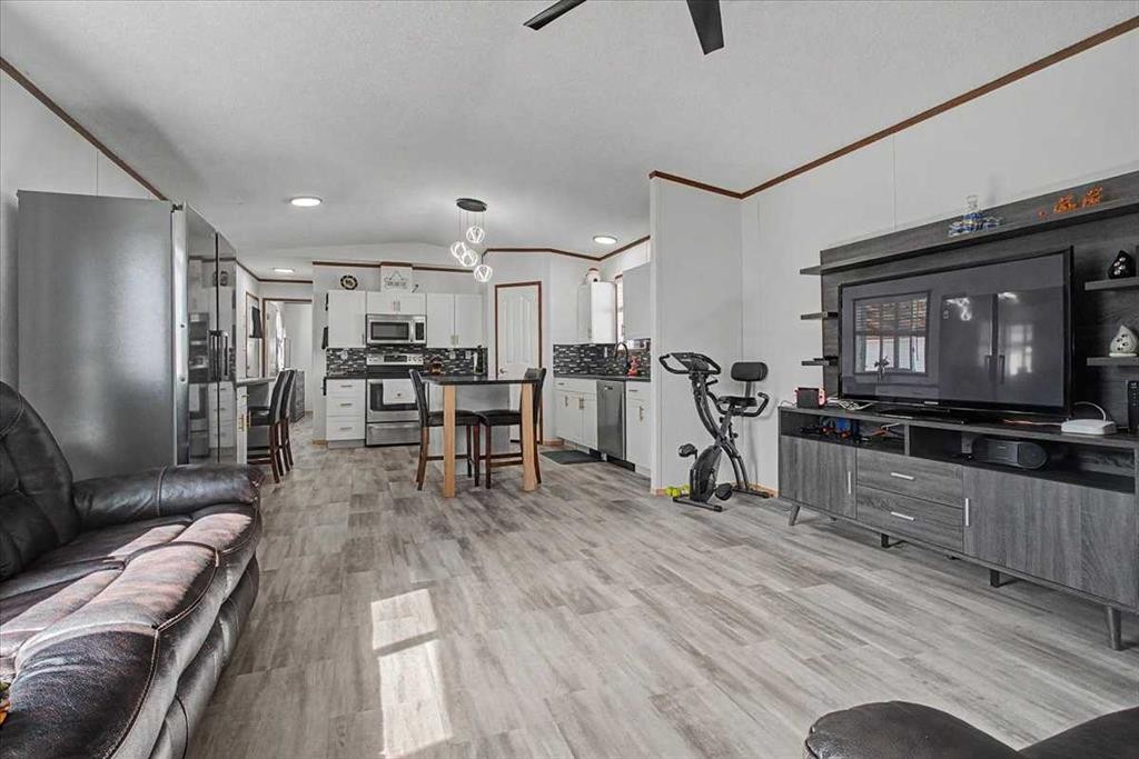 9530 112 Avenue, Clairmont, AB - Indoor Photo Showing Living Room