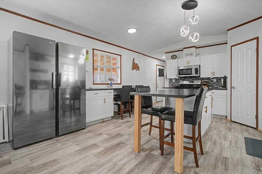 9530 112 Avenue, Clairmont, AB - Indoor Photo Showing Dining Room