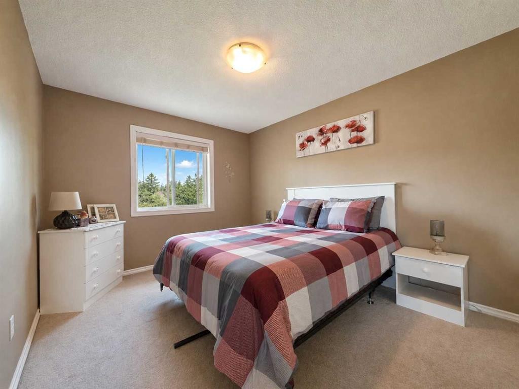 114 Moberly Road, Grande Cache, AB - Indoor Photo Showing Bedroom