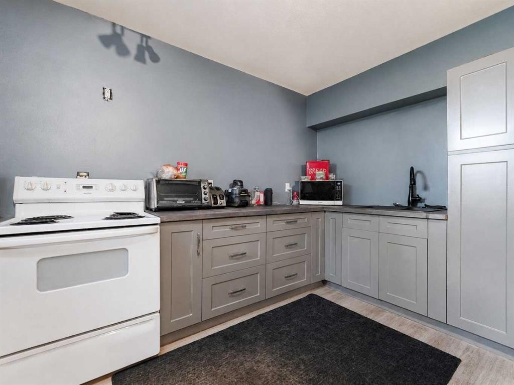 114 Moberly Road, Grande Cache, AB - Indoor Photo Showing Kitchen