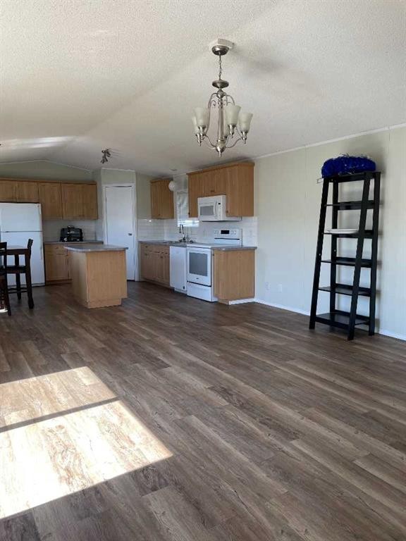 12 Dewberry Road, High Level, AB - Indoor Photo Showing Kitchen