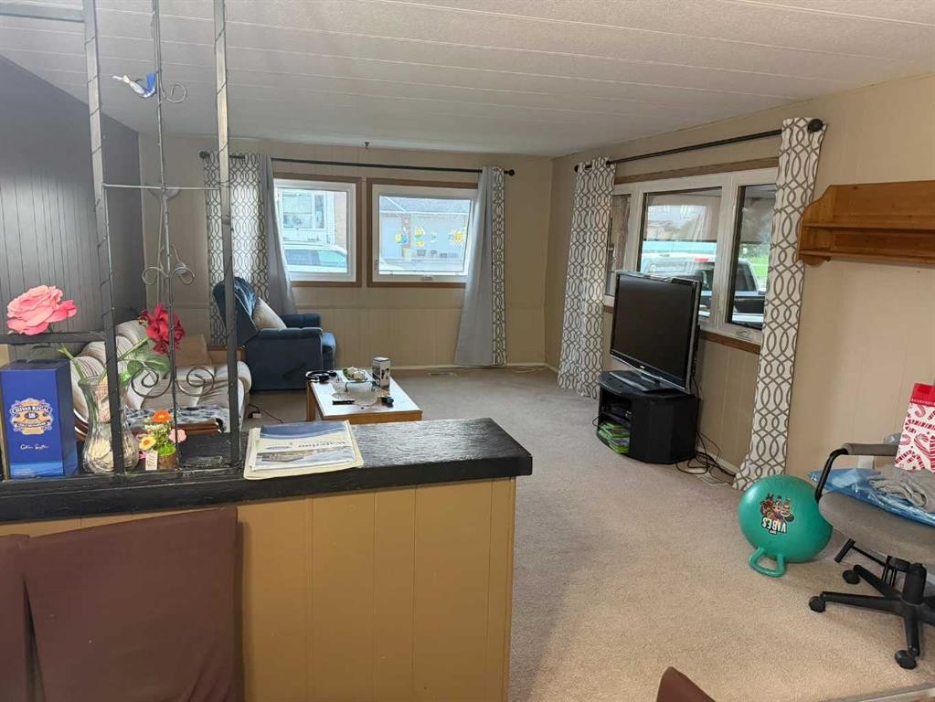 436 1 Street Sw, Falher, AB - Indoor